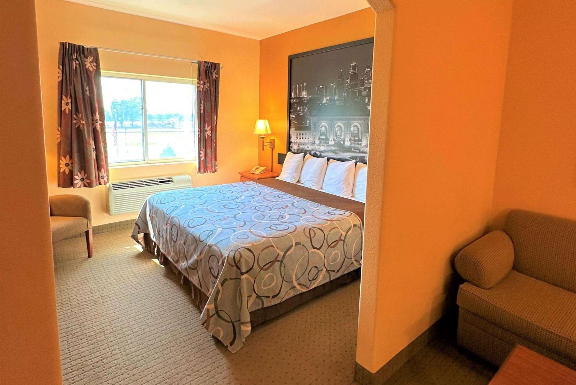 Super 8 By Wyndham Topeka At Forbes Landing Exterior photo