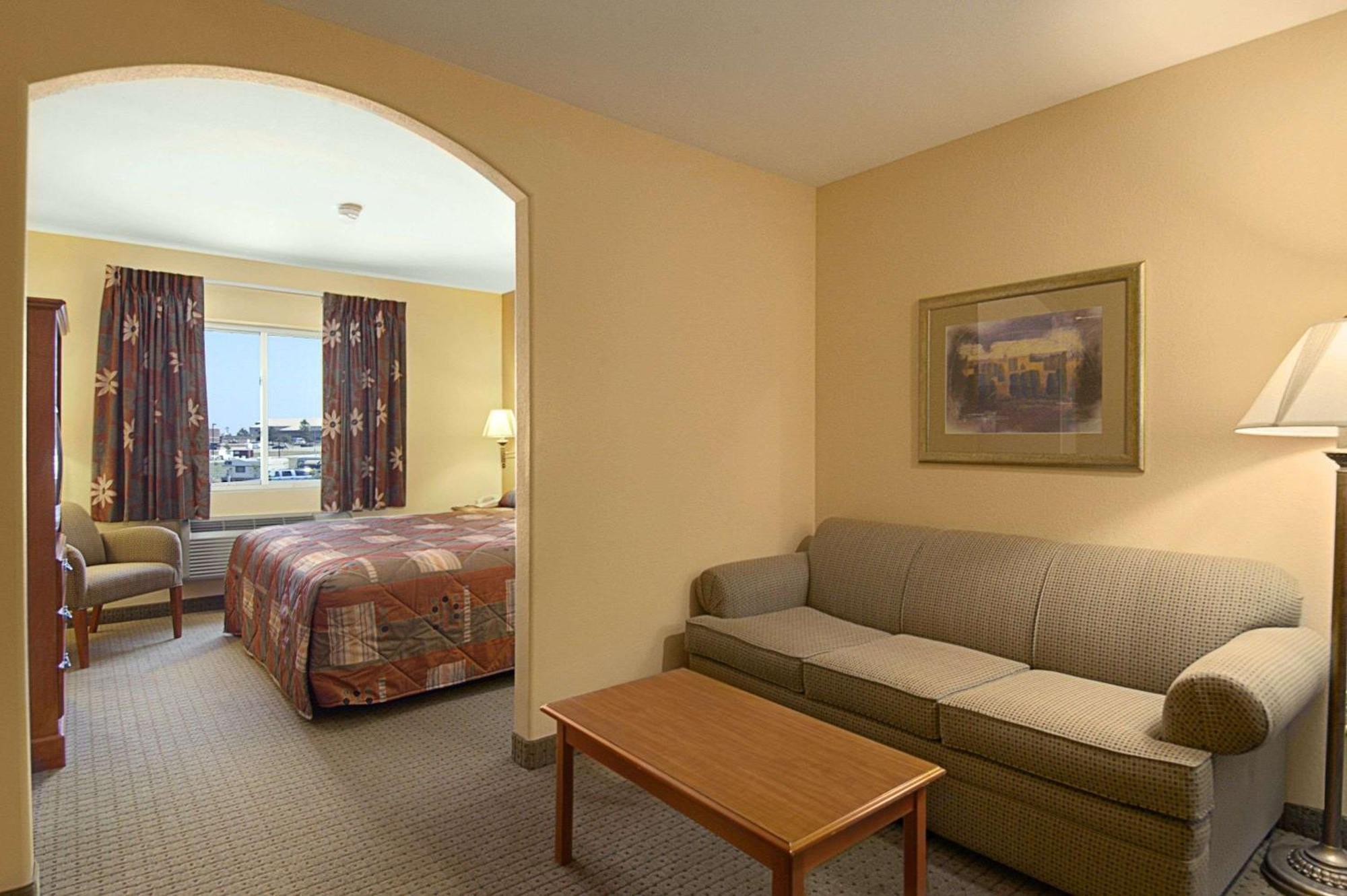Super 8 By Wyndham Topeka At Forbes Landing Exterior photo